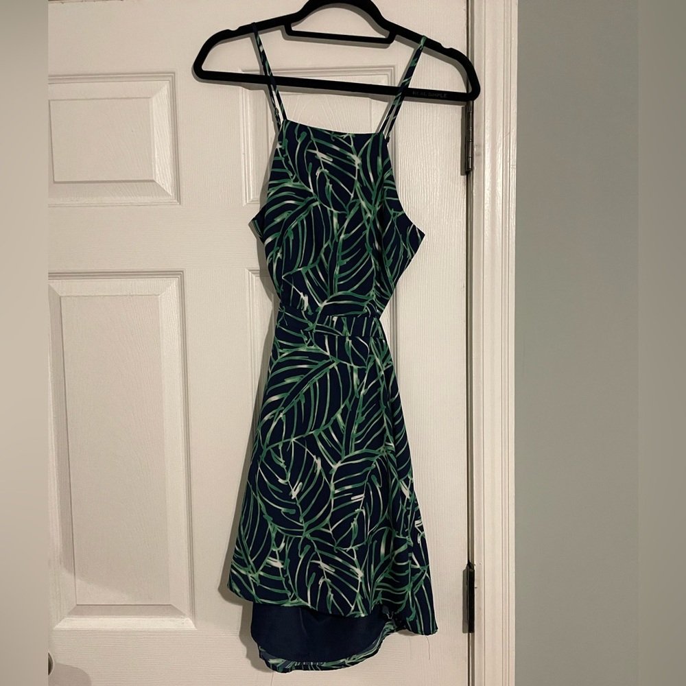 Leaf pattern open back dress